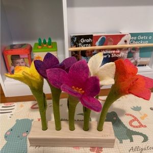 Lovevery Felt Flowers